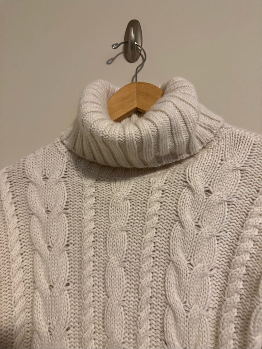 Banana Republic Cream/Off White Cable-Knit Turtleneck Sweater - Picture 4 of 8